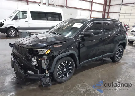 2022 Jeep Compass Latitude 4X4 из США, поврежденный, VIN 3C4NJDBBXNT113604